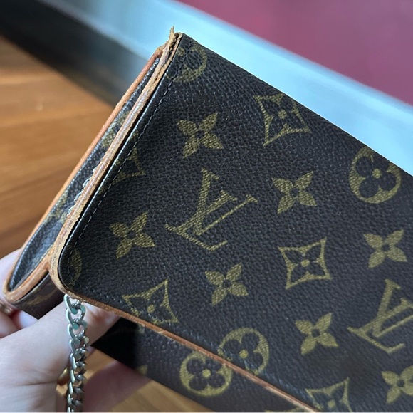 AUTHENTIC LONG TWIN GM POCHETTE LOUIS VUITTON - Picture 6 of 12